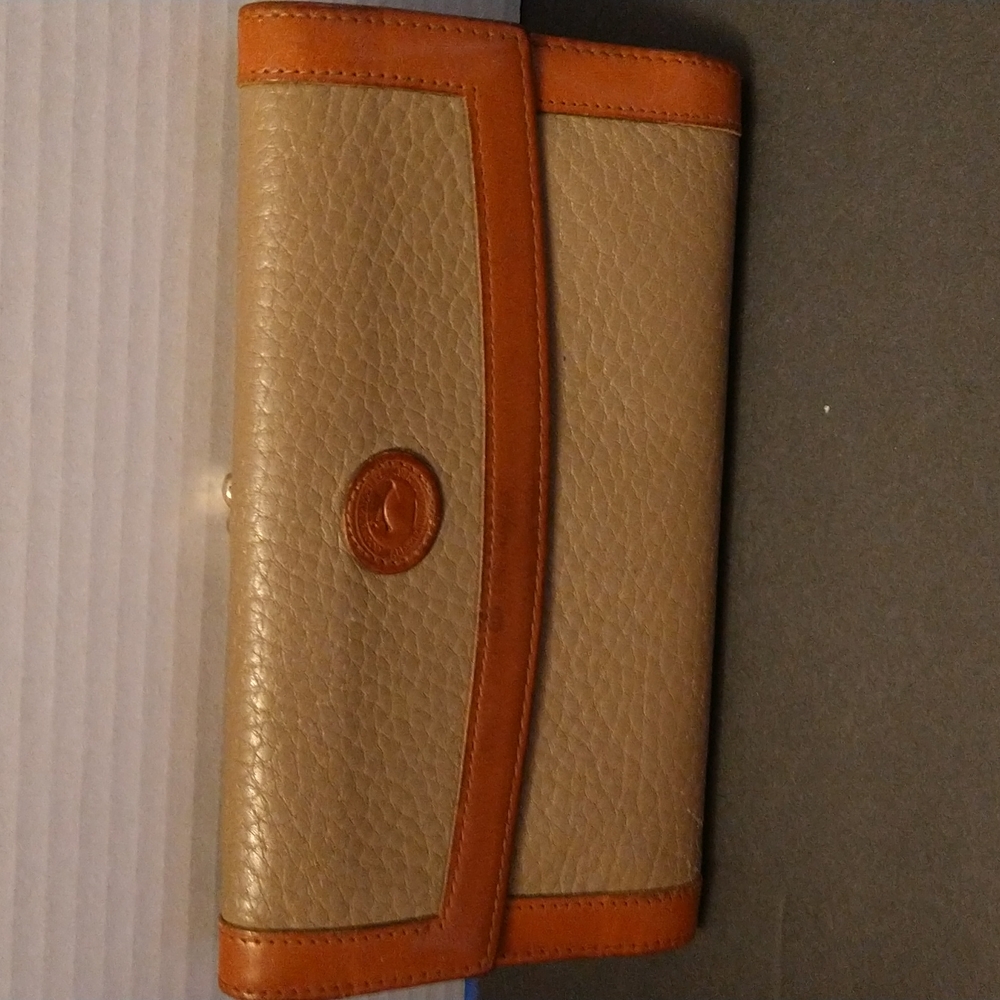 GUC. Vintage Dooney & Bourke checkbook wallet.